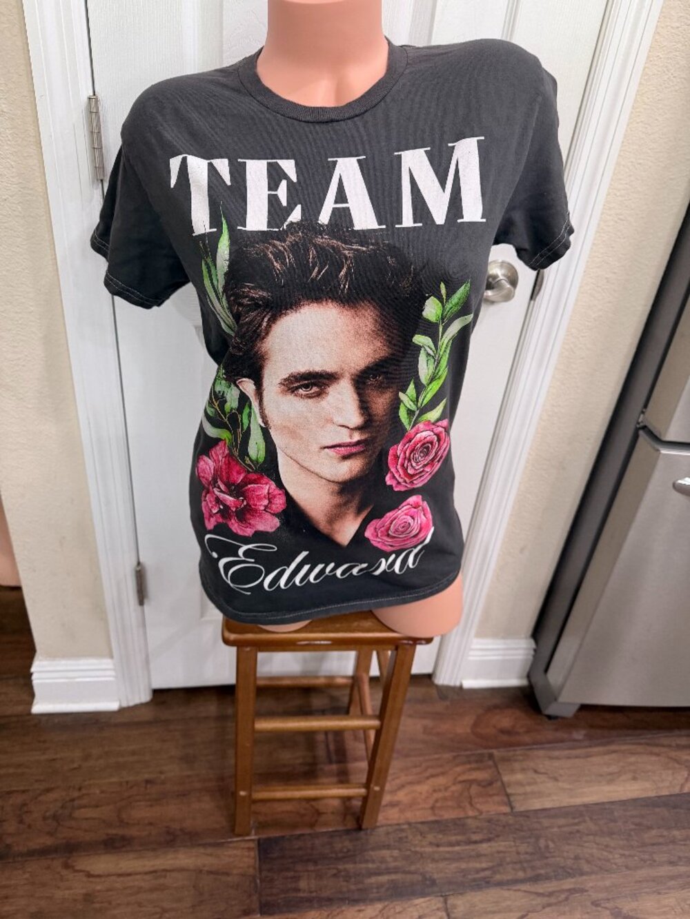 Twilight Team Edward T Shirt Small Robert Pattinson Graphic Tee Bella Swan
